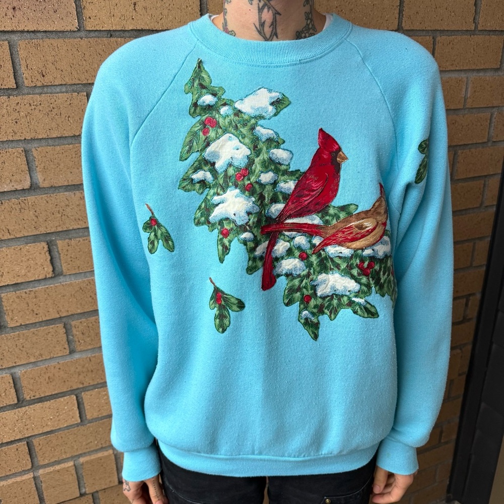 ๐ SOLD ๐ Vintage 90s Cardinals on Snowy Pine Baby Blue Cottage Sweatshirt ~ M - Picture 1 of 7